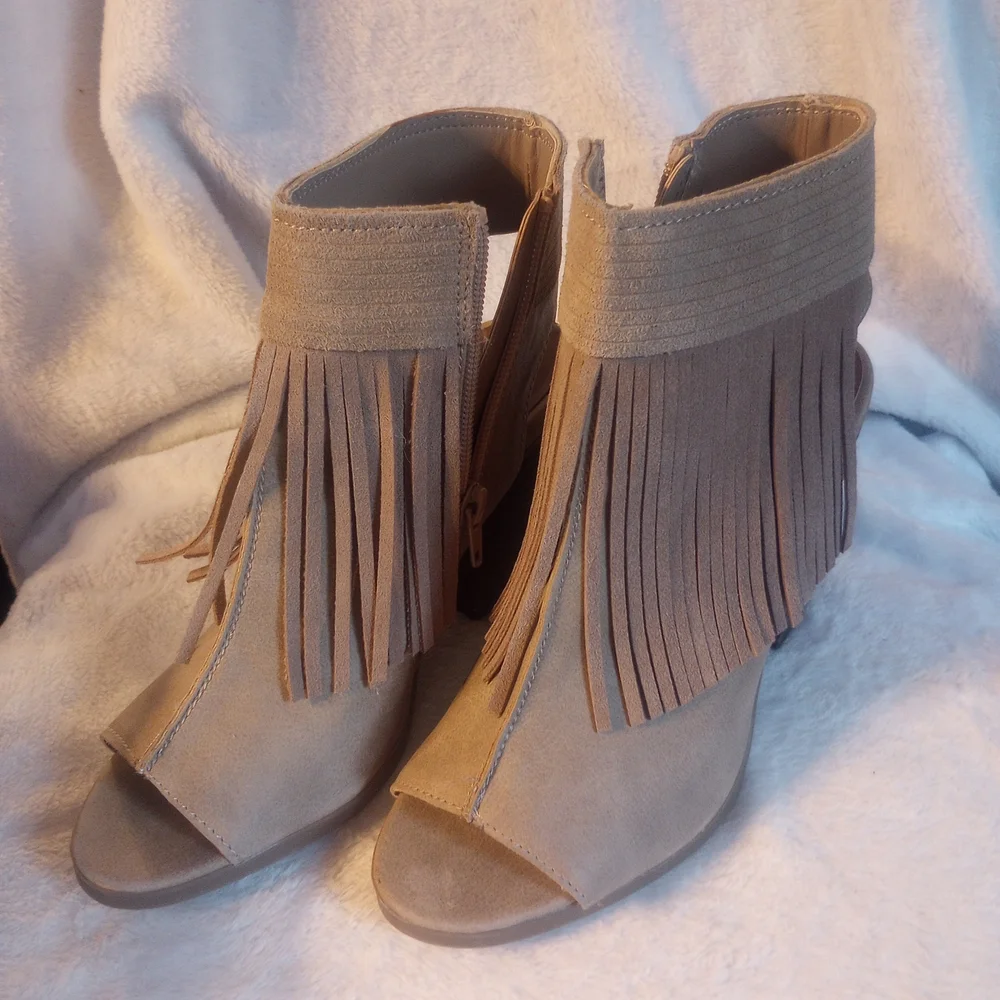 NWOT!! Francesca's Collections Fringe Open-Toe Heeled Boots - Tan - Picture 2 of 6